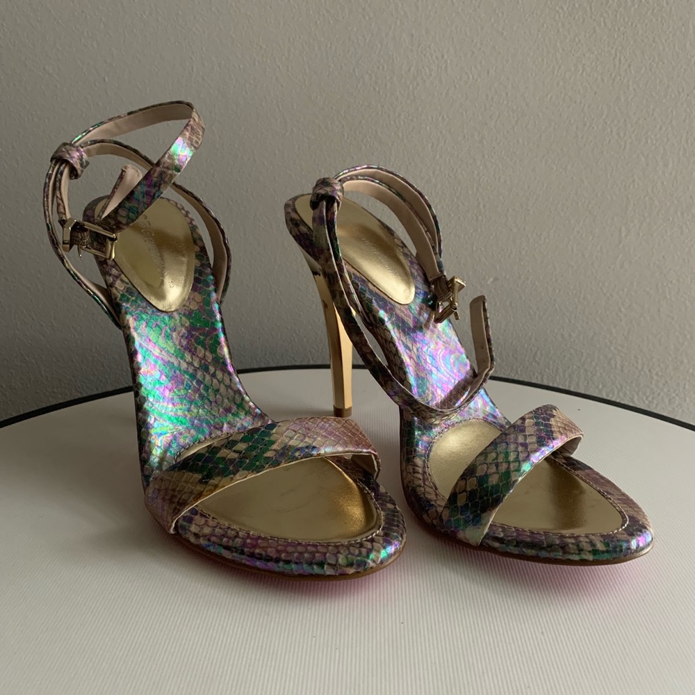 BCBG multicolor heels